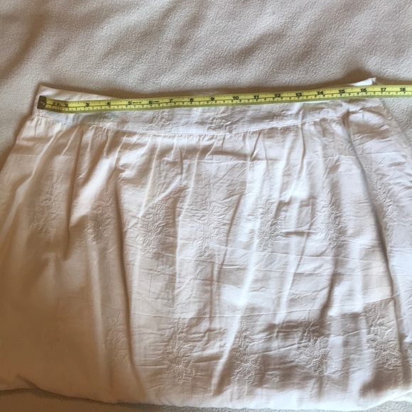 Adorable cream colored Adiva skirt - Picture 4 of 4